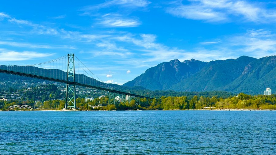 The Lions Gate Bridge crossing to the North Shore mountains